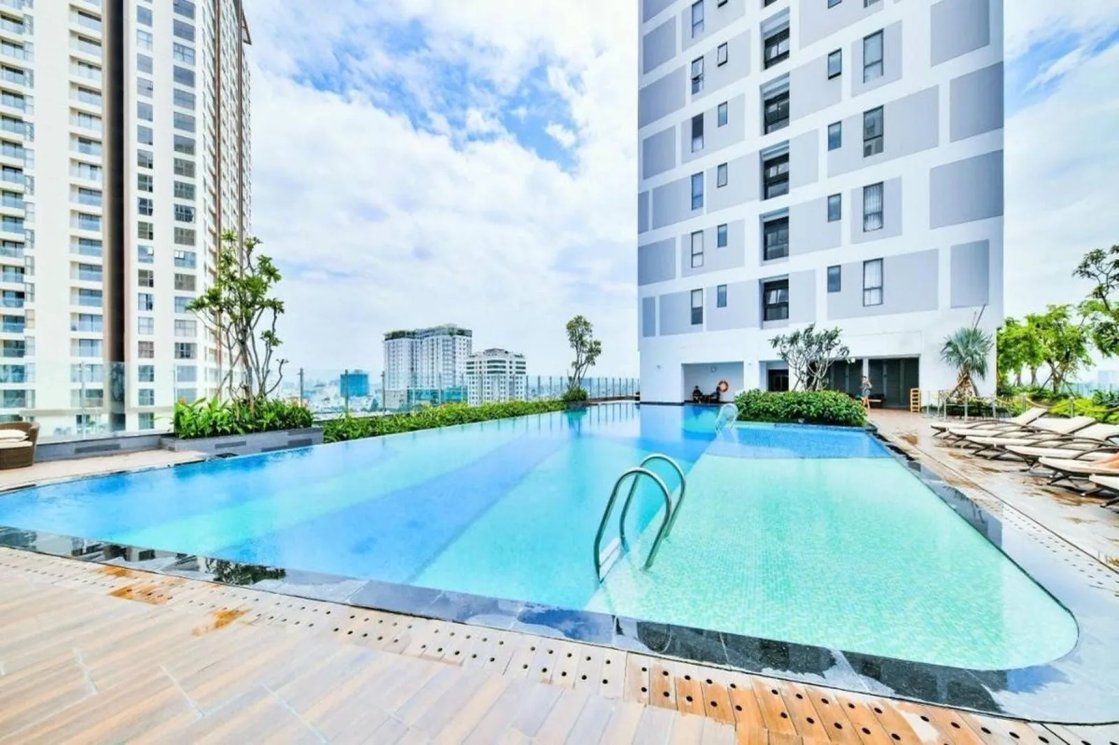 Floor 7 pool at RiverGate Residence