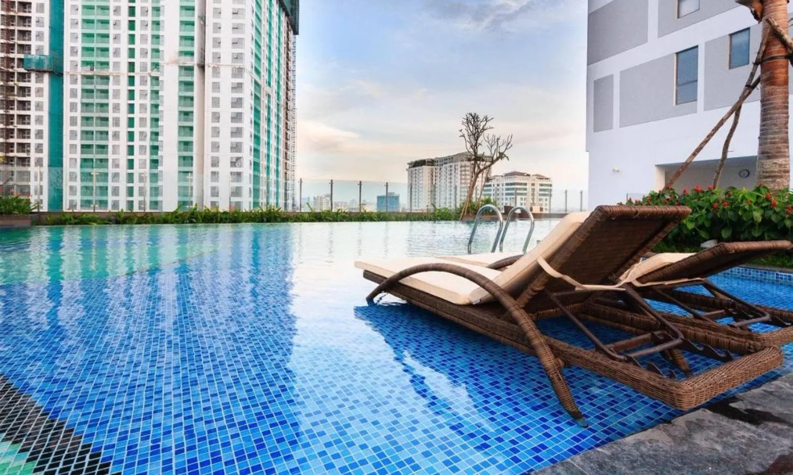 Floor 7 pool loungers and skyline