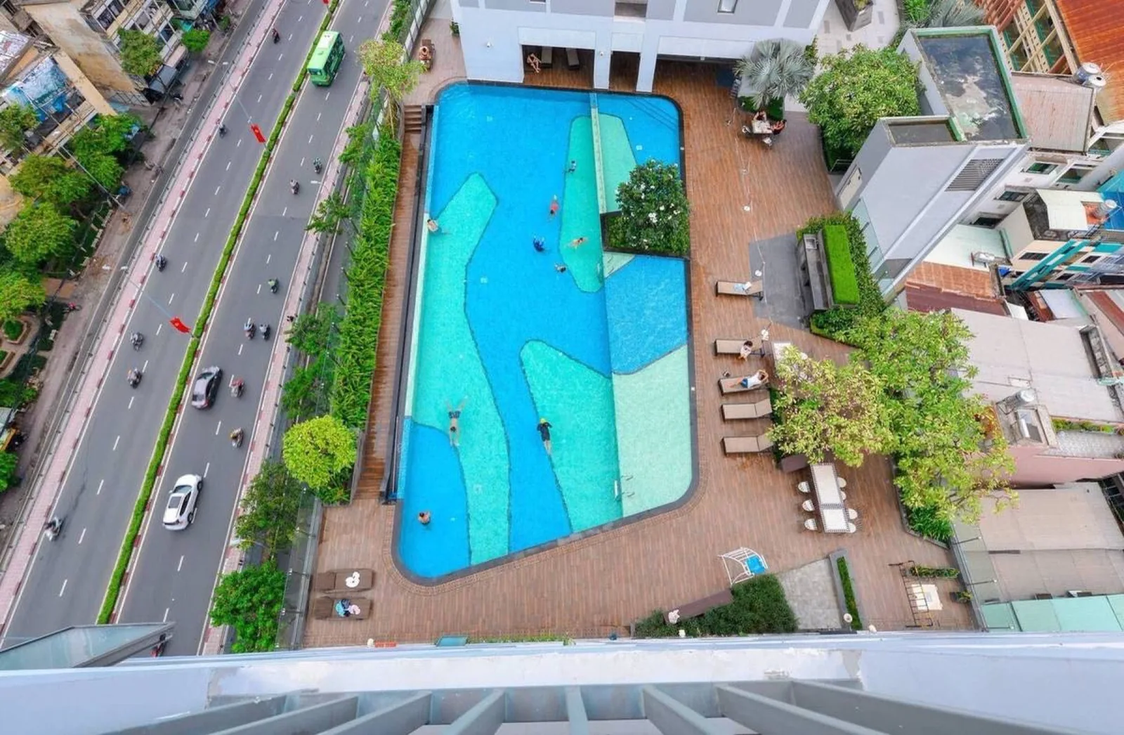 Hồ bơi tầng 7 RiverGate Residence
