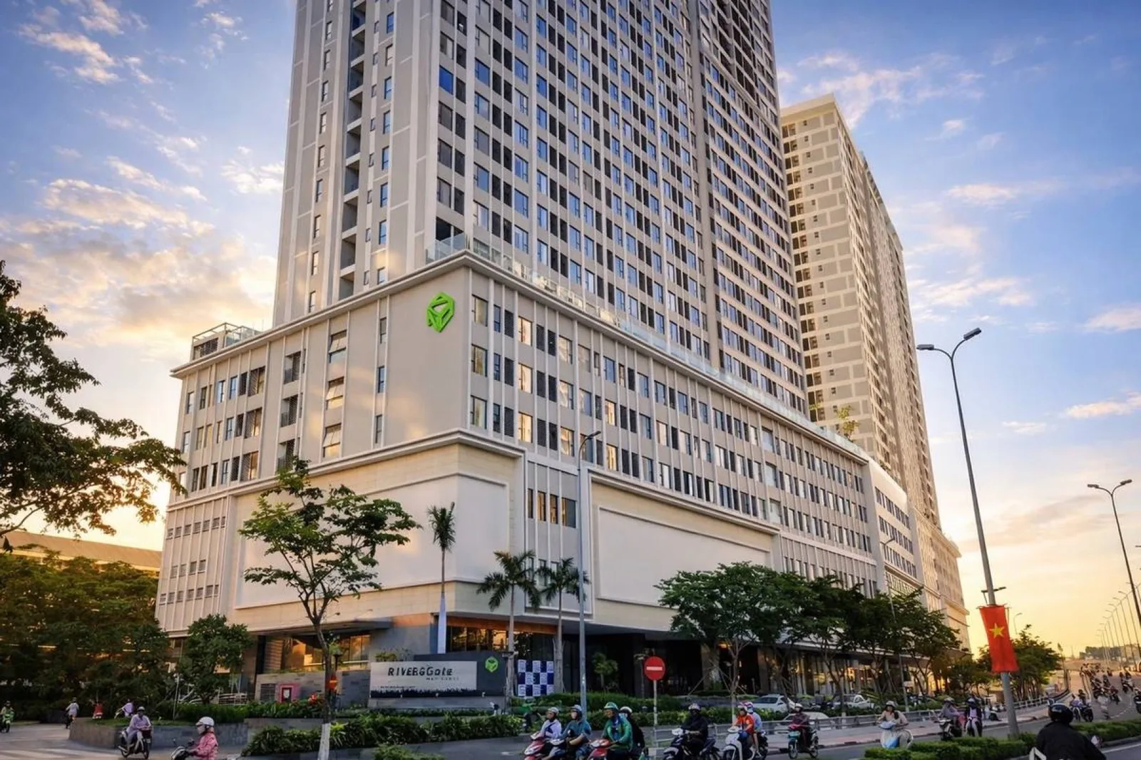 Floor 7 outdoor pool