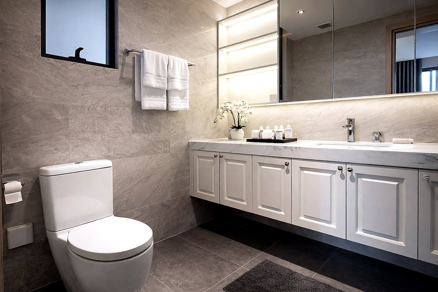 Nhà tắm tiện nghi căn hộ 3PN MKA Summerset tại RiverGate Residence