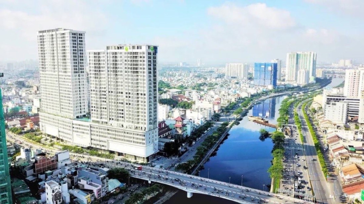 View sông & skyline từ RiverGate Residence